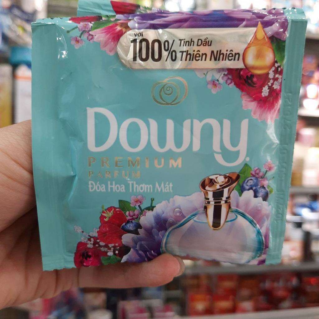 1 dây 10 gói Nước xả vải Downy Đoá hoa thơm mát/ ngọt ngào (20ml x 10)