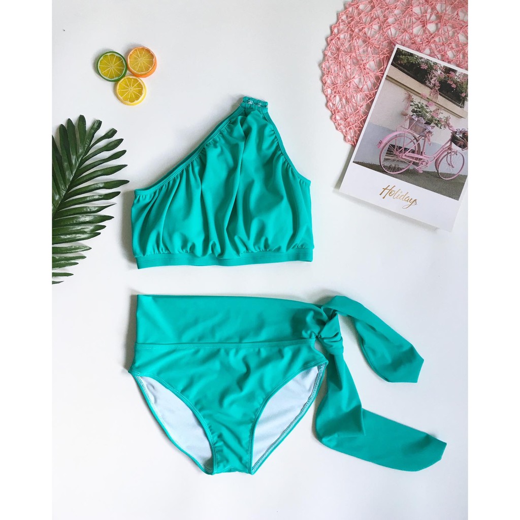Bikini lệch vai phối khoen nữ hoàng (kèm hình thật)