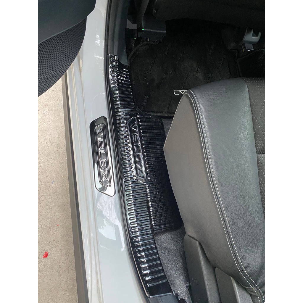 Ốp Bậc Cửa, Nẹp Bước Chân TOYOTA VELOZ hoặc AVANZA 2022-2023 HàngTitan cao cấp