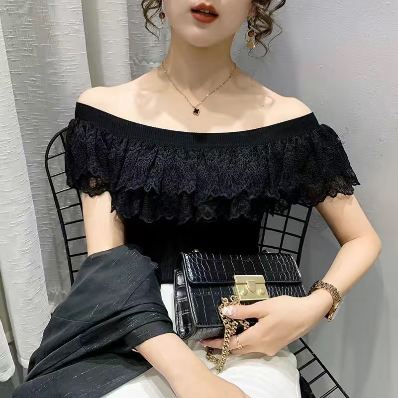 Áo Màu Đen Cổ Ren Bèo Siêu Xinh