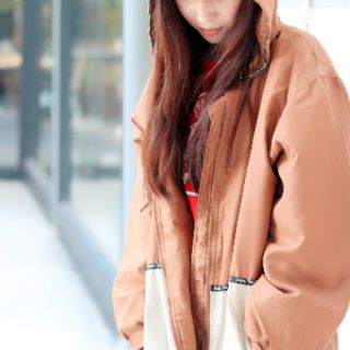 Áo khoác gió đen hồng