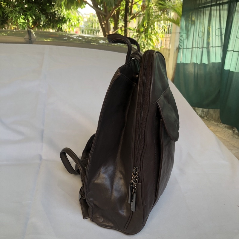 Túi chuẩn si. Túi qua sử dụng. Khách vui lòng xem hình nếu muốn biết thêm thông tin sản phẩm mời khách vô chat . Thanks.