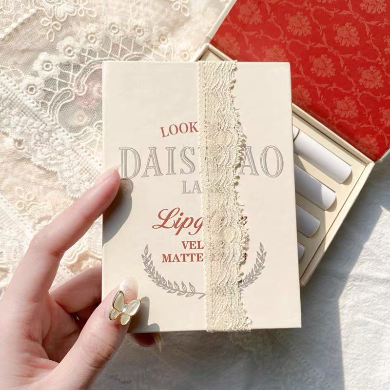 Bộ Son 4 Cây Kem Lì DAISHIAO LOOK BOOK Ren Lụa Set Son Nội Địa Trung Quyển Vở LIPGLOSS MATTE VELVET Cao Cấp | BigBuy360 - bigbuy360.vn