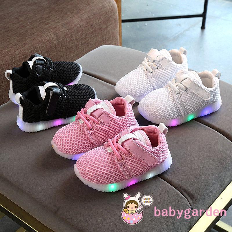 Giày thể thao có đèn LED phát sáng cho bé