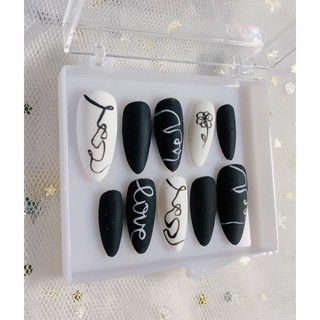 Nail Box móng up trắng đen cá tính