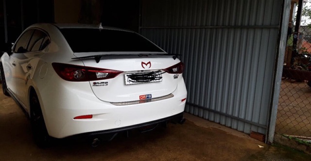 Đuôi gió Mazda 3