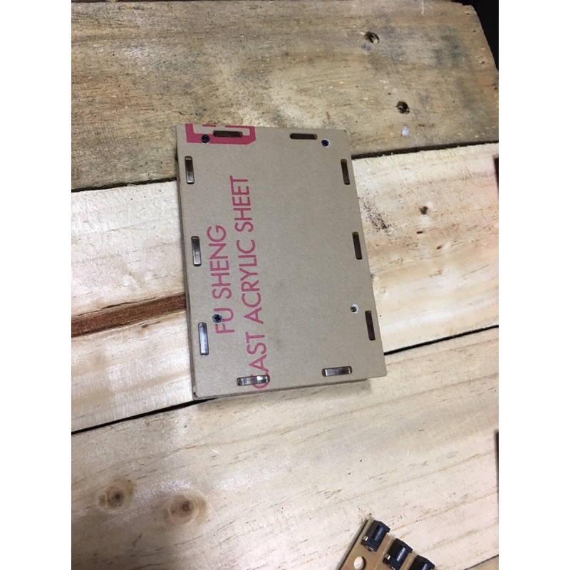 Sạc dự phòng Box mica trong suốt 4 cell 18650-tích hợp 3 cổng sạc