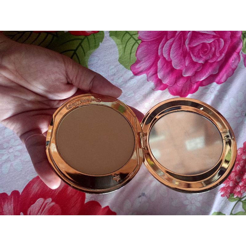 Phấn nén charlotte tilbury siêu kiêm dầu,bền tông cả ngày,che khít lỗ chân lông