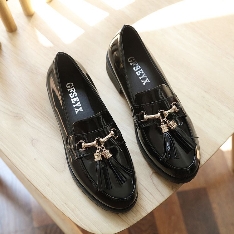 Giày mũi tròn phối tua rua gót vuông thời trang nữ | BigBuy360 - bigbuy360.vn