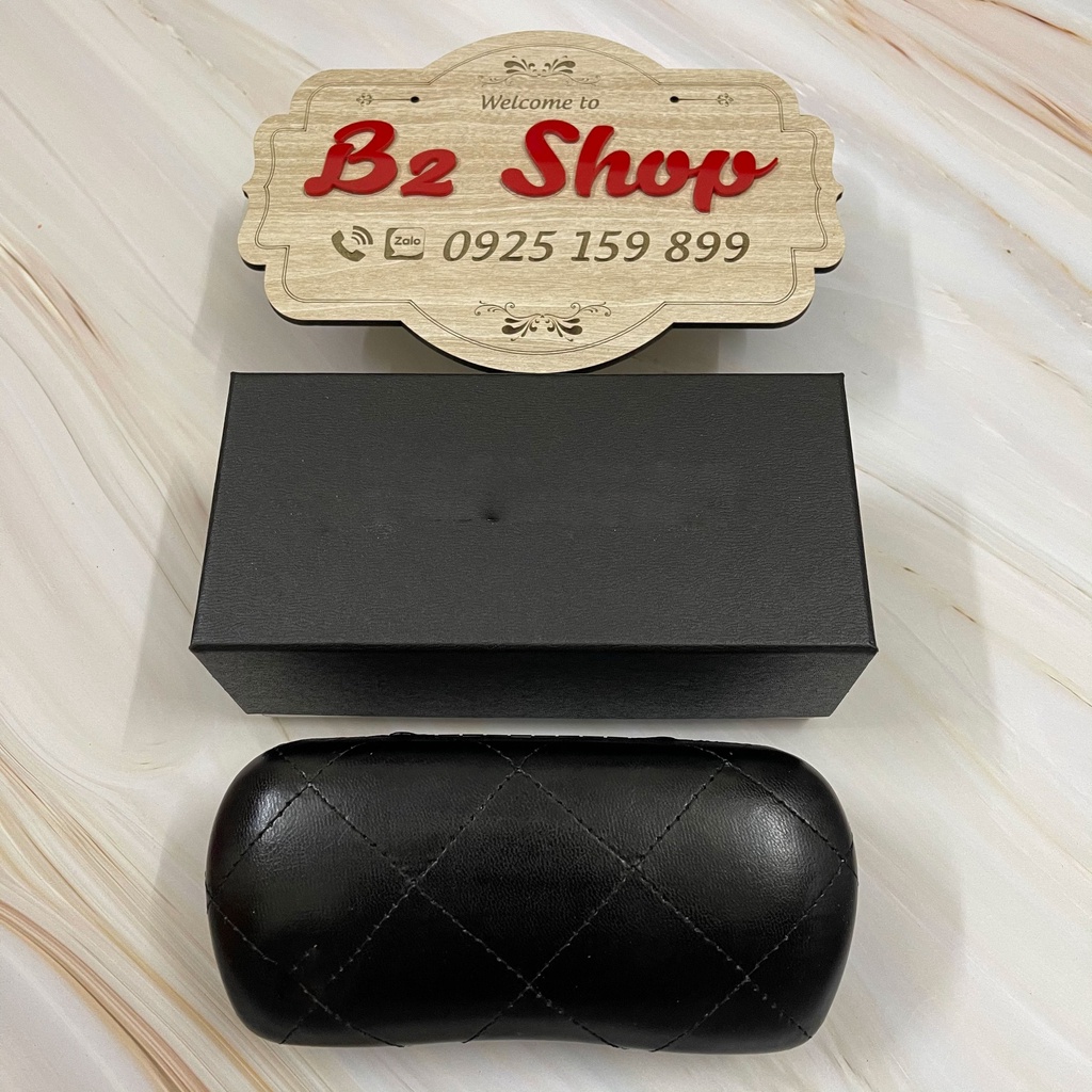 Bộ hộp đựng kính mắt các hãng và khăn lau cao cấp.