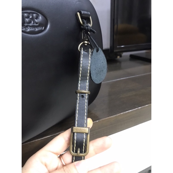 Túi đeo chéo da thật Big Prosperity - hàng trưng bày