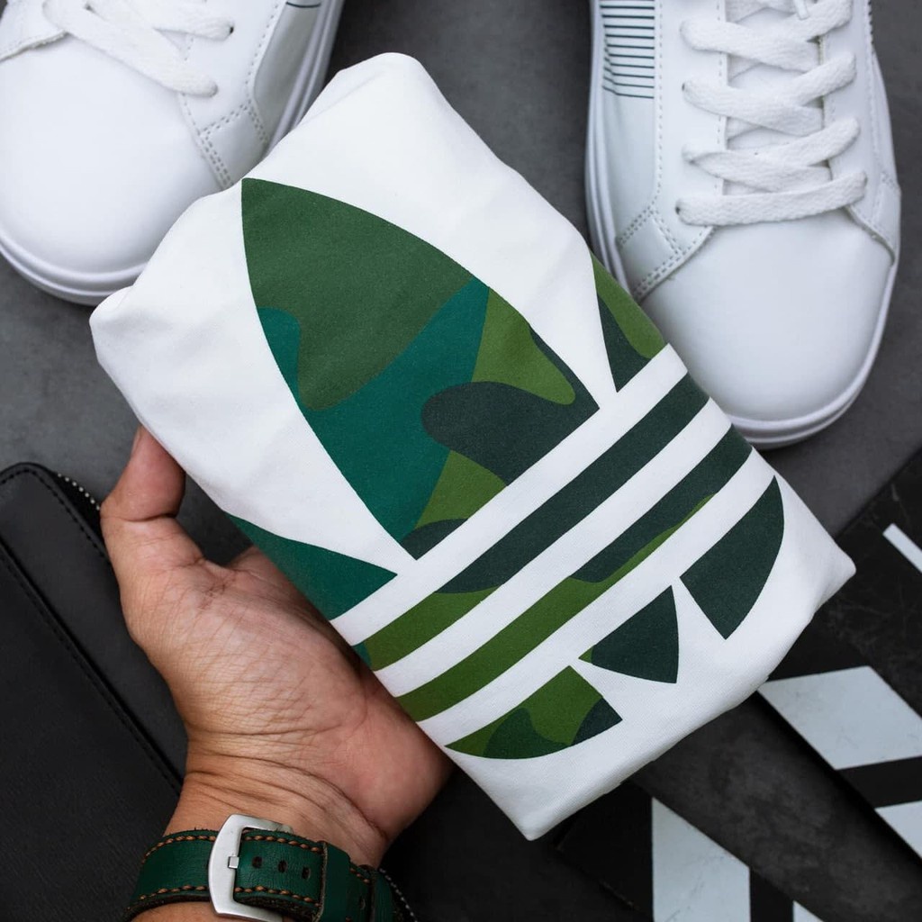 Áo thun nam nữ unisex Adidas ba lá màu trắng - đen, điểm nhấn là logo adidas rằn ri cực chất
