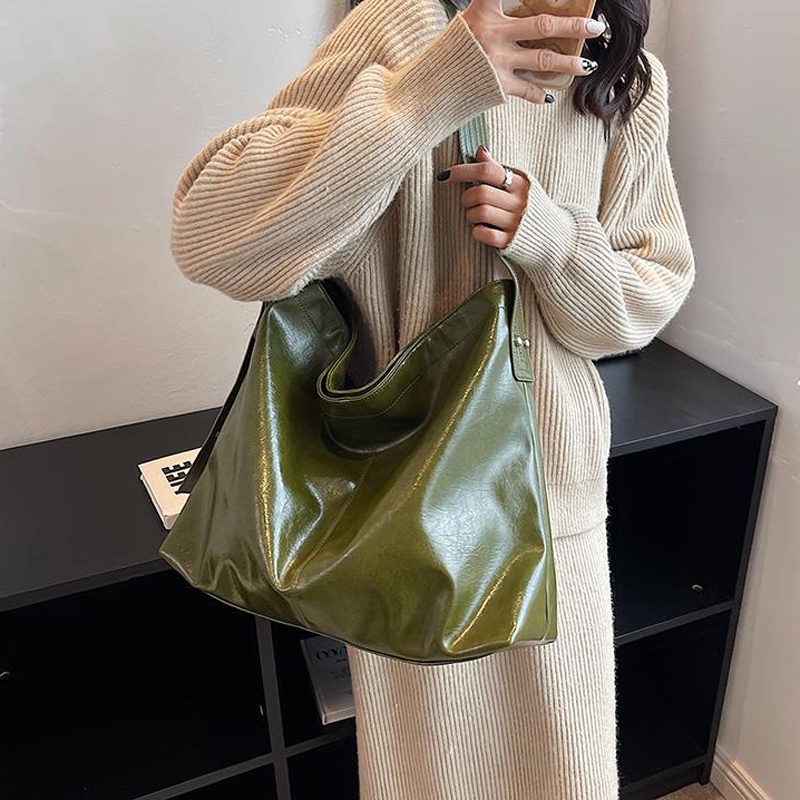 Túi đeo vai IELGY dễ phối đồ thời trang dành cho nữ