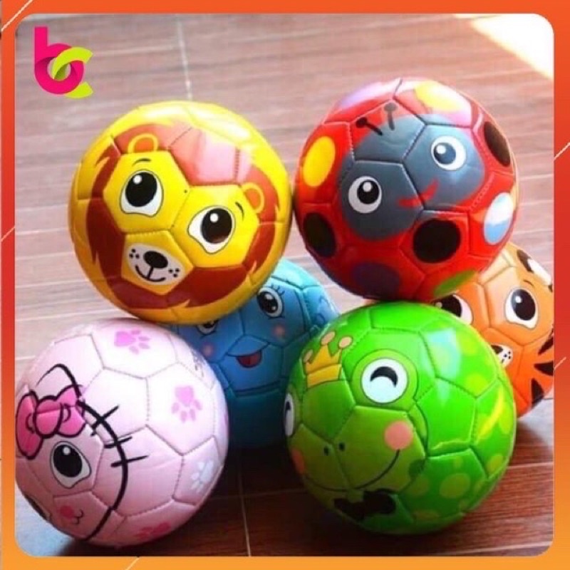 Bóng đá da size bé dành cho bạn nhỏ