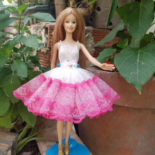 Đầm handmade dành cho búp bê Barbie.