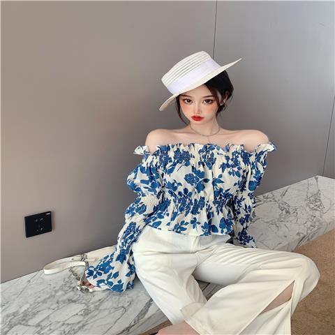 Áo croptop Trễ Vai Tay Dài Hoạ Tiết Hoa Thiết Kế Mới 2022 Cho Nữ