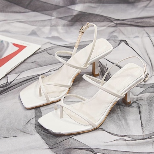 Giày sandal nữ gót kẹp xỏ ngón cao 5cm LNS11 có 2 màu trắng và đen