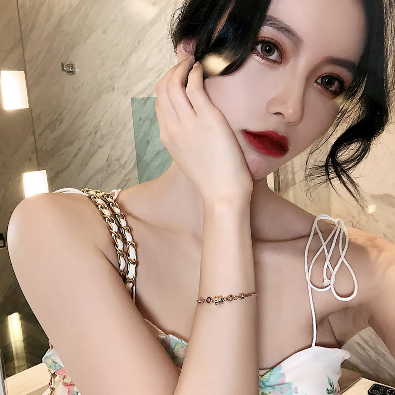 Vòng đeo tay đơn giản thời trang 2021 dành cho nữ