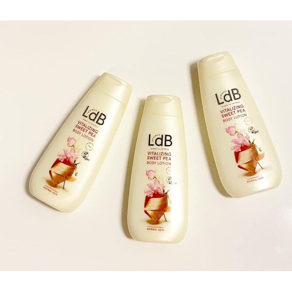 Dưỡng thể LdB BODY LOTION VITALIZING SWEET PEA - giúp làn da khô và xỉn màu lấy lại vẻ căng bóng.