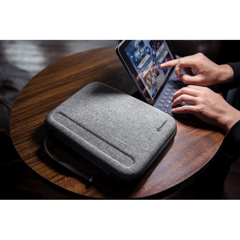 Túi chống va đập TOMTOC Portfolio Holder Hardshell Ipad Pro 12.9&quot;/Surface Pro - A06