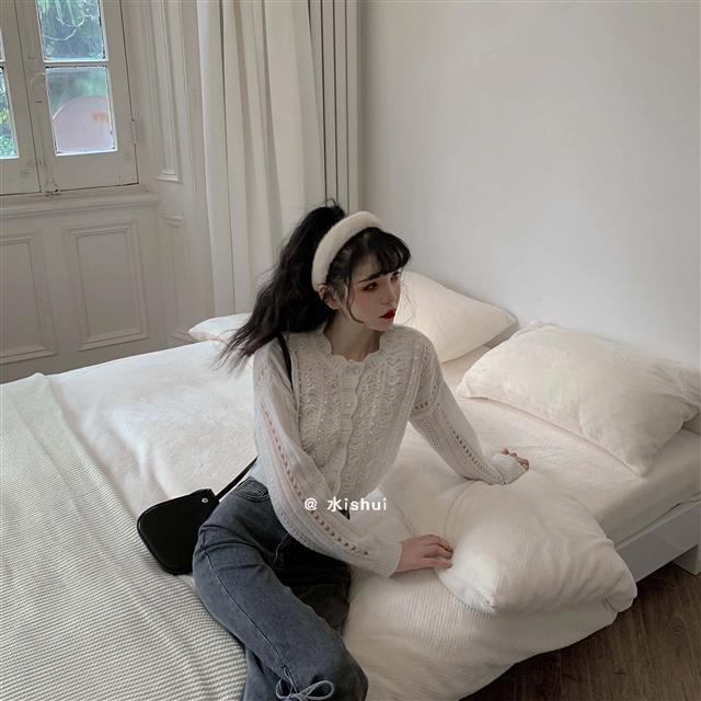 Áo Cardigan Dệt Kim Mỏng Đục Lỗ Đính Hạt Kiểu Retro Dễ Phối Đồ Cho Nữ 2021 | BigBuy360 - bigbuy360.vn