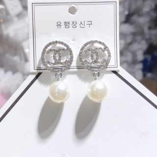 Khuyên tai lấp lánh