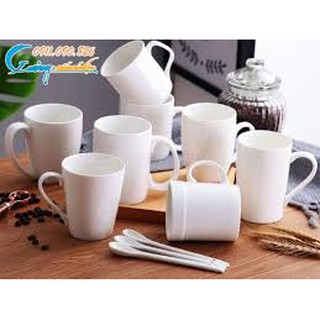 Ly cốc sứ uống nước.