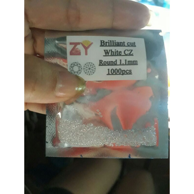 Đá cubic zirconia 1.1 Đá nữ trang combo 50 viên