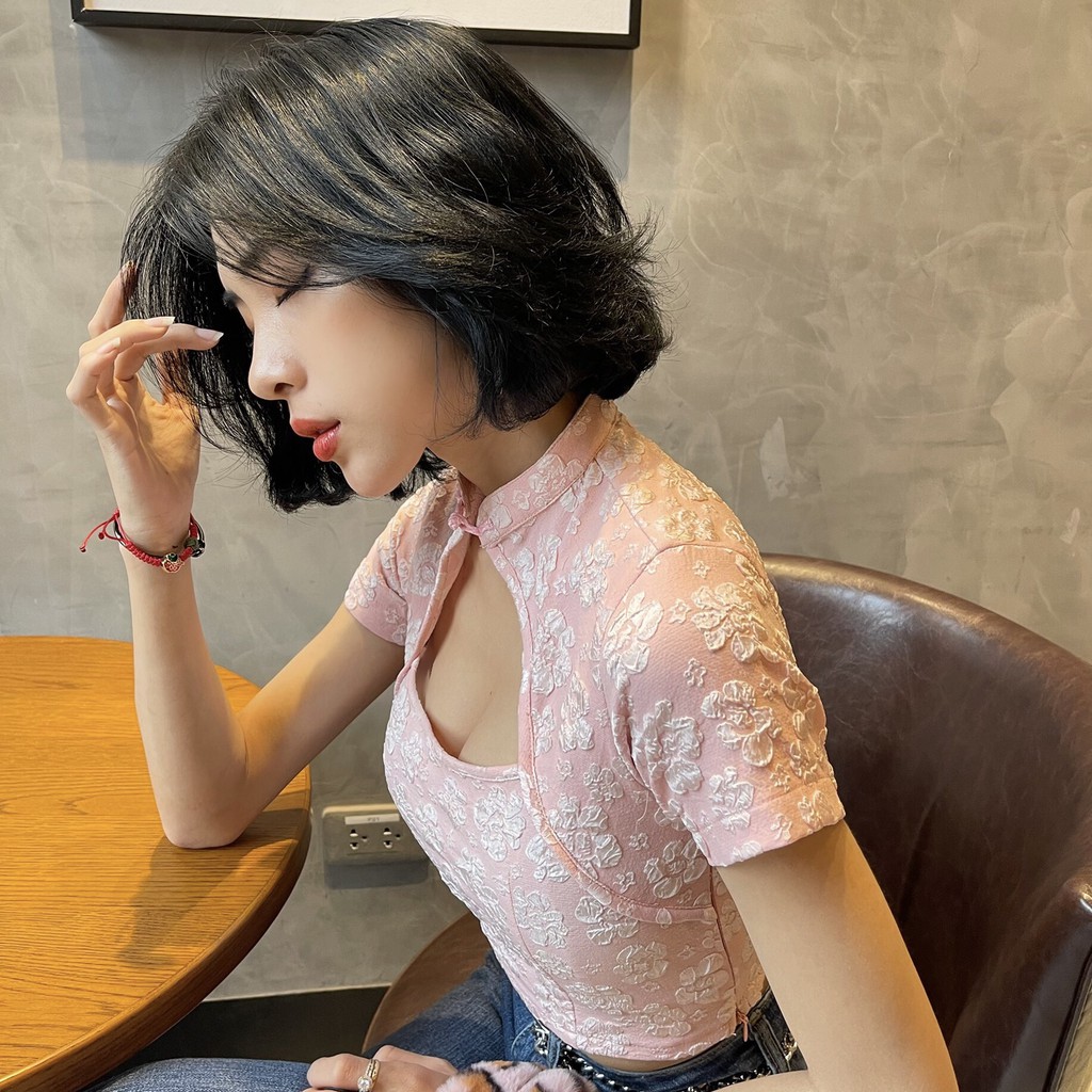Áo croptop cổ tàu vải dệt hoa nổi màu hồng - Châu Á Pink Croptop
