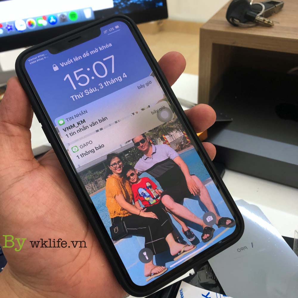 Cường Lực iPhone Nhám Chống Bám Vân Tay BENKS Có Khung Hỗ Trợ Dán