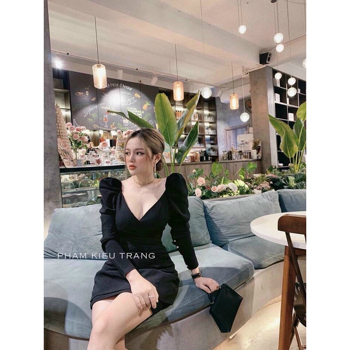 Đầm body tay dài cổ tim đính nút tay xinh xắn
