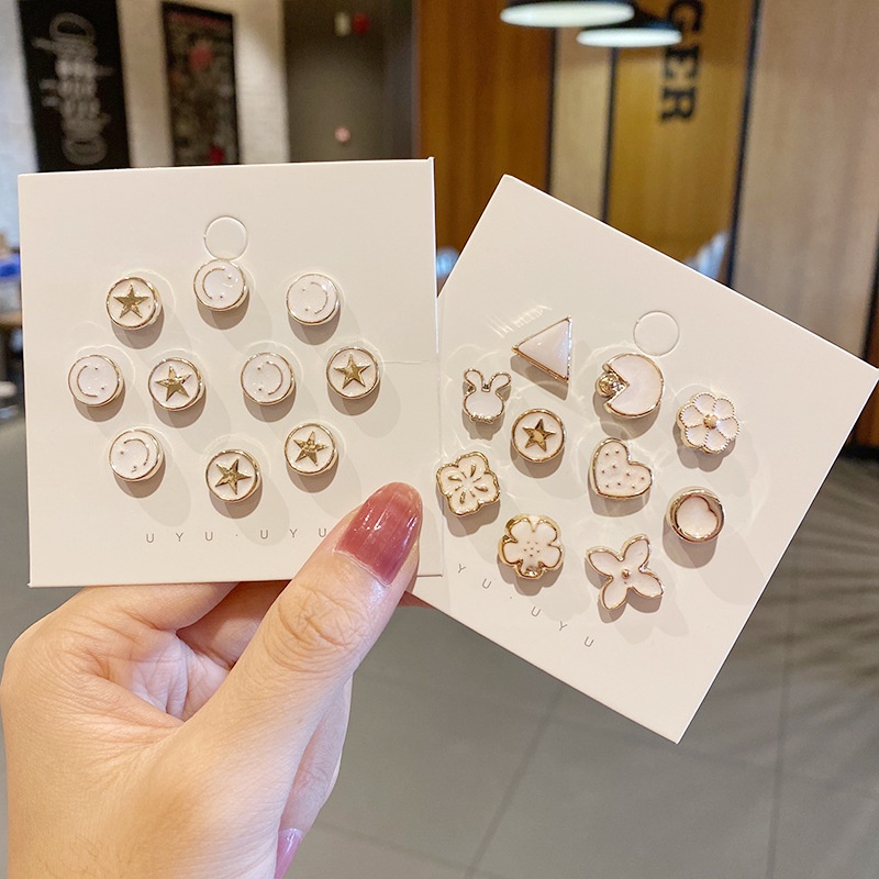 Ghim cài áo hình Hello Kitty đính ngọc trai dễ thương xinh xắn