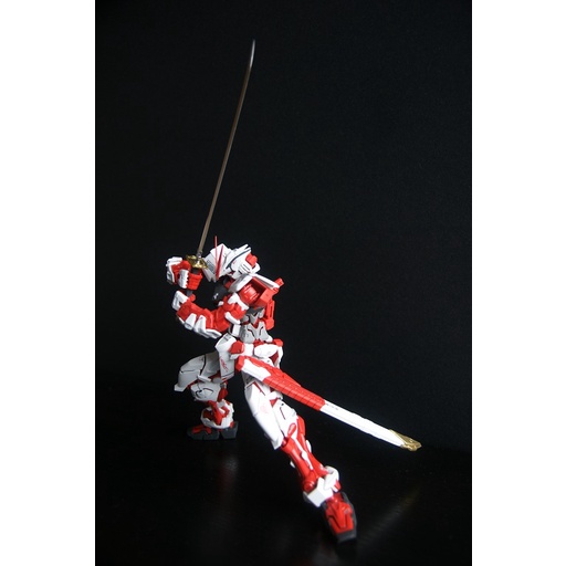 Mô hình Gundam MG 1/100 Astray Red Frame