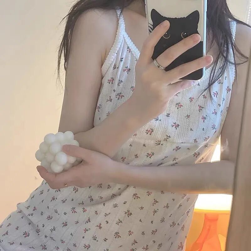 Đầm Ngủ Hai Dây Cổ Chữ V Họa Tiết Hoa Thời Trang Mùa Hè