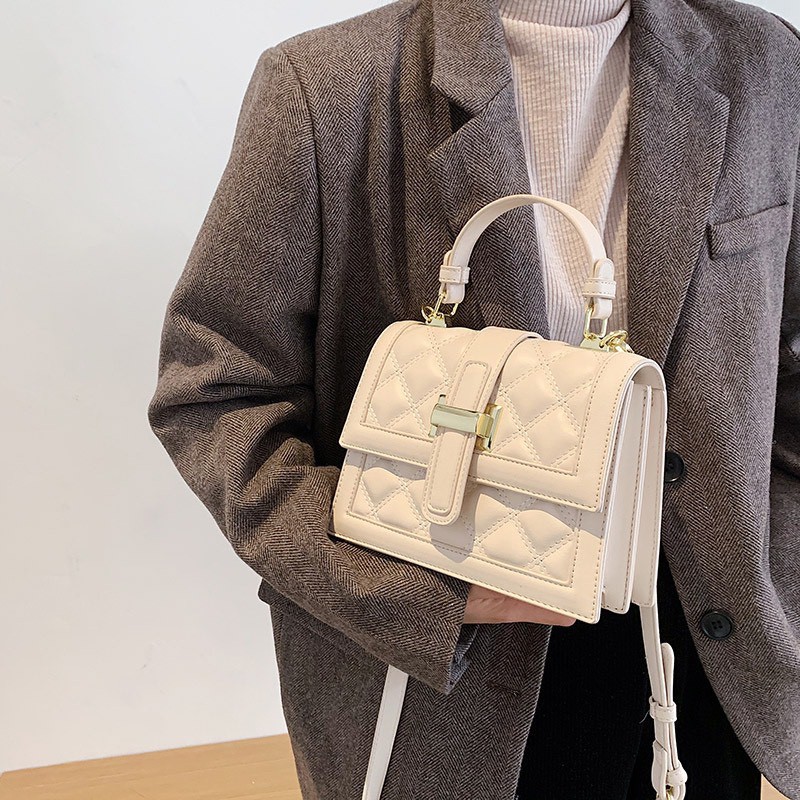 Túi xách nữ dáng vuông, túi đeo chéo cầm tay họa tiết dập sắc nét -  SHEN STORE T0452
