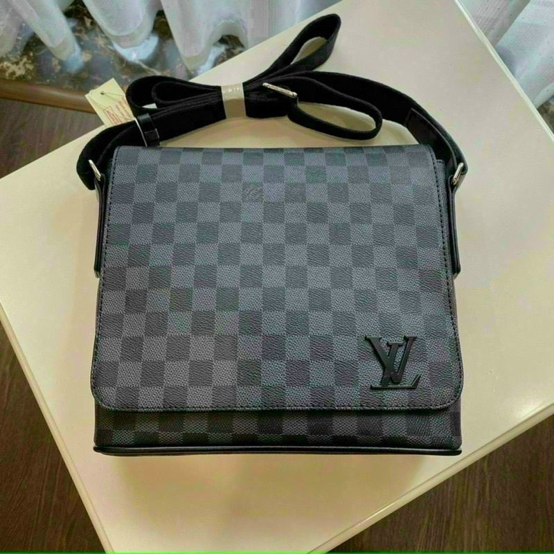 Túi cặp đeo chéo Lv nam district messenger Spsl Fullbox size 26
