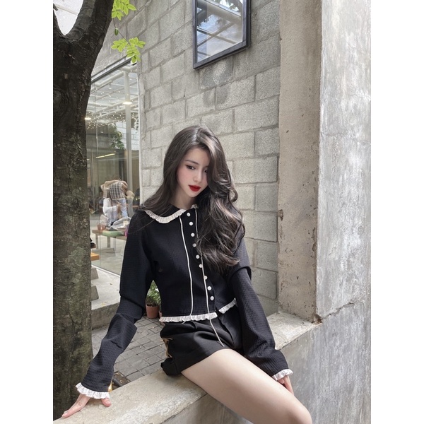 | XOXO TOP | Áo đen tay dài kết hợp với viền trắng kín đáo đáng yêu