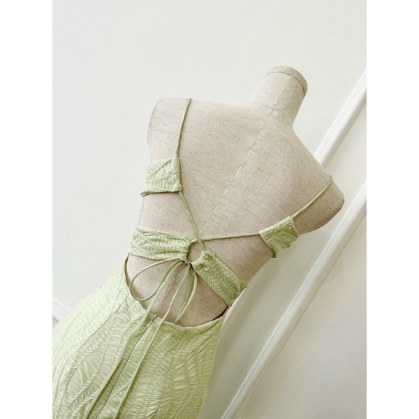 Đầm midi hai dây đan lưng dáng dài mang đi biển