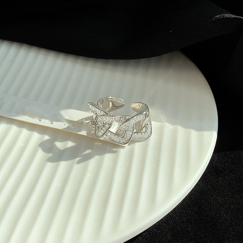 Nhẫn Đeo Tay Đính Đá Zircon Sang Trọng