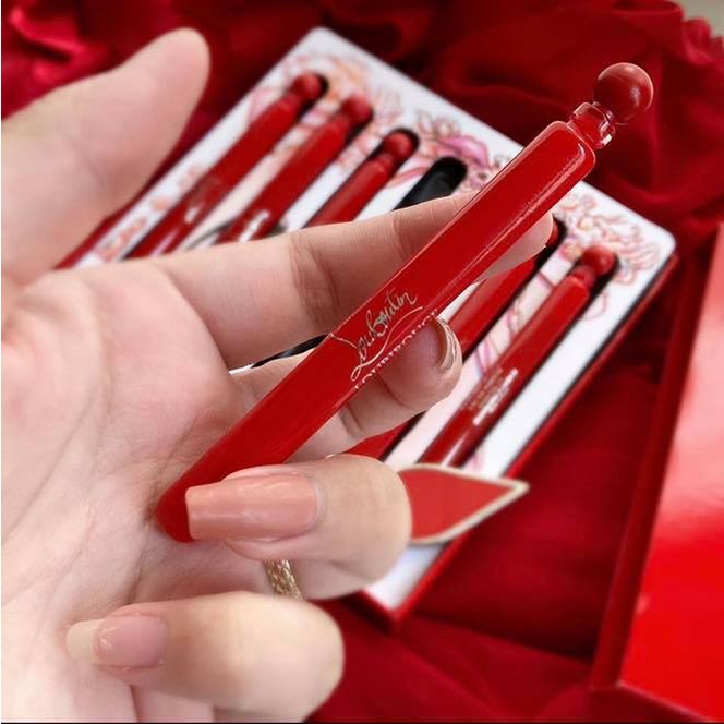 Set nước hoa Louboutin gồm 7 ống mỗi ống 4ml.