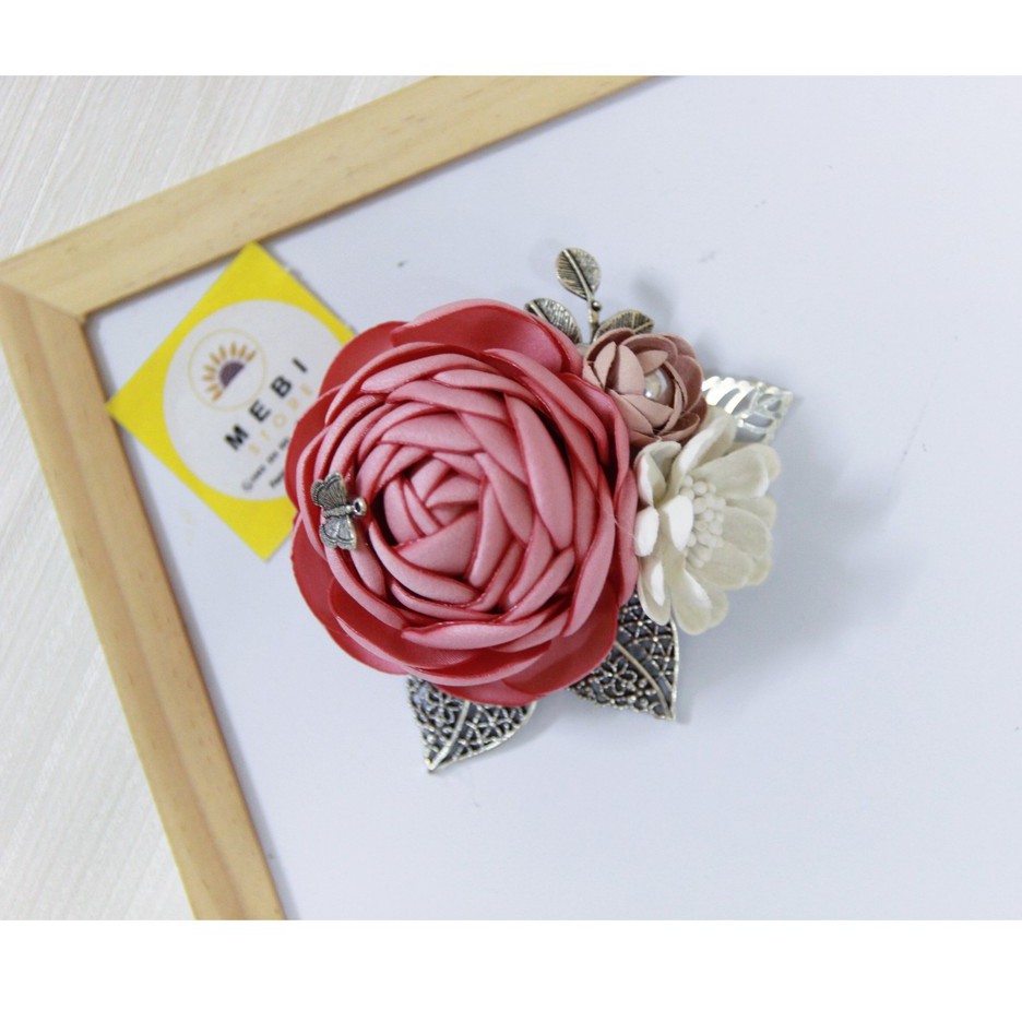 (Ảnh thật 100%) Hoa cài áo hoa trà mix 2 hoa nhí lá kim loại siêu xinh size lớn (9cm)