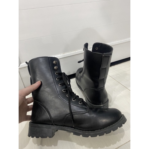 Pass boost đen size 38