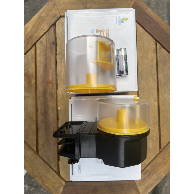 Máy cho cá ăn tự động Jeneca F-8805