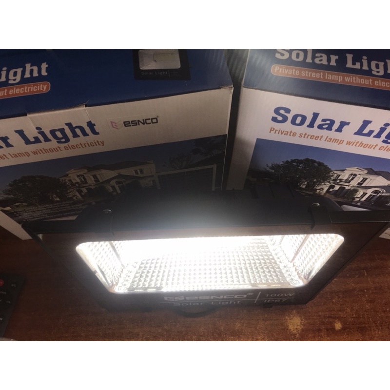 Đèn Pha Năng Mặt Trời 100w IP67 Siêu Sáng Có Điều Khiển Từ Xa