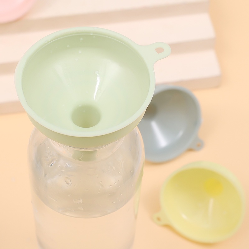1 Phễu Nhựa Màu Sắc Macaron Nhỏ Gọn Tiện Lợi
