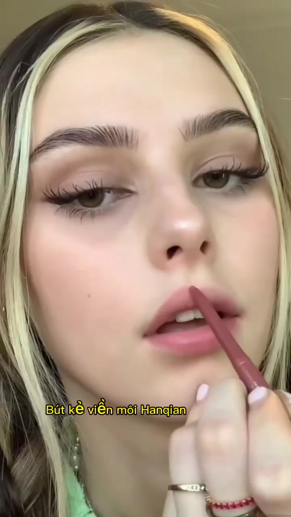 Bút kẻ viền môi, tạo hình môi sexy/ kẻ bọng mắt 2 trong 1 sweet mint dạng chì vặn make up dễ thương sexy quyến rũ | BigBuy360 - bigbuy360.vn