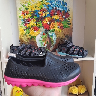 giày skc cho bé gái đen đế hồng nhựa an toàn chống nước êm nhẹ size 28-34