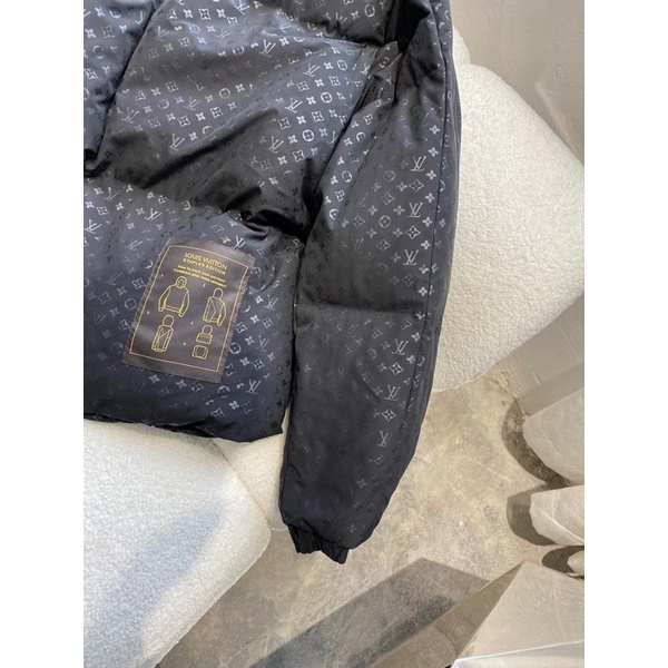 Áo khoác phao béo siêu ấm thương hiệu Louis Vuitton LV cao cấp hoạ tiết chữ nhỏ