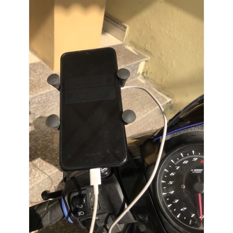 Giá Đỡ Điện Thoại Kèm Sạc Hàng Loại 1