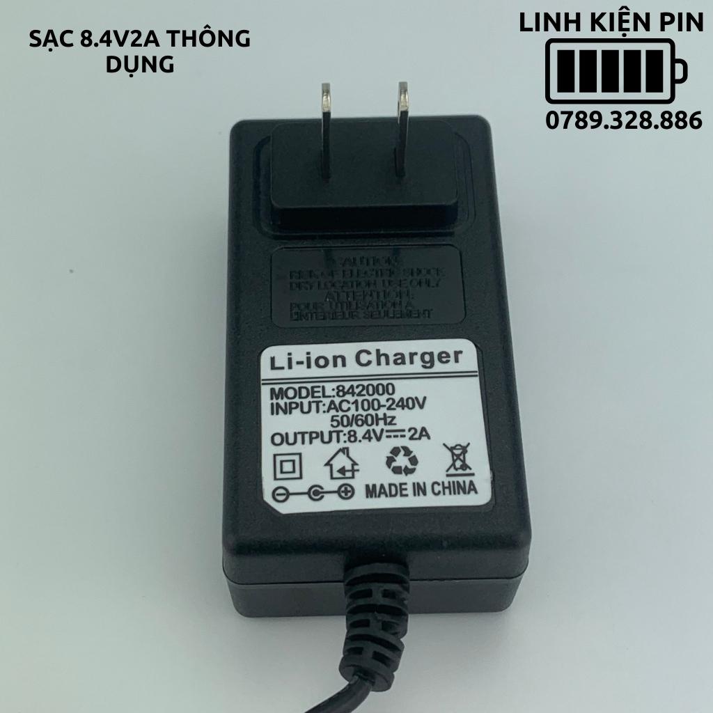 Sạc pin Lion 2s 8.4V 2A thông dụng có đèn báo đầy